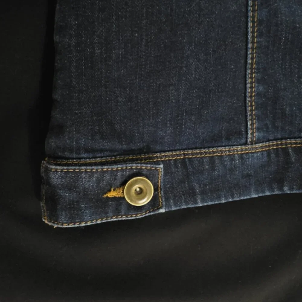 CAbi Jeans Blue Denim Jacket Womens S Style 721 Rodeo Trucker Classic Western - Picture 8 of 12